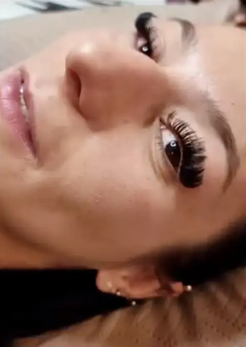 Удължаване на мигли